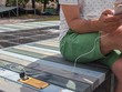 Pin mặt trời được tích hợp vào băng ghế và vỉa hè