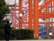 Khu vực bốc dỡ hàng hóa tại cảng ở Tokyo, Nhật Bản (Nguồn: Reuters)