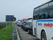 Ùn tắc giao thông trên QL1 đoạn qua Ninh Bình - Ảnh: K14