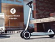 Xe tay ga điện tử tự động lái đến trạm sạc