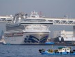 Du thuyền Diamond Princess bị cách ly ngoài khơi thành phố cảng Yokohama, gần Tokyo, Nhật Bản từ 4/2, sau khi một khách đi tàu dương tính với Covid-19. Đến 17/2, có ít nhất 454 ca nhiễm Covid-19 trên tổng số 3.700 hành khách và thành viên thủy thủ đoàn. Trước đó, du thuyền vừa kết thúc hải trình 14 ngày khám phá Đông Nam Á dịp Tết Nguyên đán tại Yokohama. Ảnh: EPA.