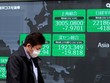 Giới phân tích lo ngại các thị trường chứng khoán sẽ giảm kịch sàn nếu không có giải pháp y học đột phá chặn Covid-19. Ảnh: AFP