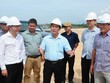 Phó chủ tịch UBND tỉnh thừa Thiên Huế Nguyễn Văn Phương (giữa ảnh) thực địa kiểm tra dự án Nhà ga hành khách T2.