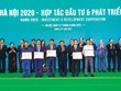 Bộ trưởng Bộ Kế hoạch và Đầu tư Nguyễn Chí Dũng trao quyết định chủ trương đầu tư cho các doanh nghiệp tại Hội nghị “Hà Nội 2020 - Hợp tác đầu tư và phát triển”