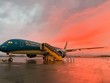Một máy bay A350 của Vietnam Airlines tiến hành khử khuẩn phòng chống dịch Covid - 19 tại Cảng hàng không quốc tế Nội Bài.