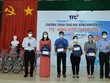 TTC đã trao tặng tượng trưng 585 suất học bổng đến đại diện các trường và sau khi dịch bệnh Covid-19 được kiểm soát, các trường sẽ trao lại cho các em học sinh tại huyện Mỏ Cày Nam, Mỏ Cày Bắc và Thạnh Phú