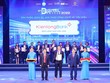 Đại diện KienlongBank nhận giải thưởng vinh danh sản phẩm, dịch vụ, giải pháp công nghệ số tiêu biểu