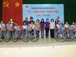 Bà Huỳnh Bích Ngọc - Phó Chủ tịch Thường trực Tập đoàn TTC thấu hiểu những khát khao, phấn đấu vươn lên của các em học sinh nơi làng quê xa xôi