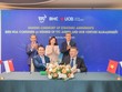 Ông Huỳnh Văn Pháp – Phó chủ tịch HĐQT BHC (ComC) và ông Thng Tien Tat – Executive Director UOBVM ký kết thỏa thuận hợp tác chiến lược