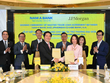 Ông Trần Khải Hoàn - Thành viên HĐQT, Tổng giám đốc Nam A Bank ký kết thỏa thuận cùng đại diện Ngân hàng JPMorgan Chase, bà Phan Bích Vân - Tổng giám đốc.