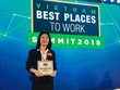 Bà Nguyễn Thị Ngọc Tuyết, Giám đốc nhân sự Công ty cổ phần Xây dựng Coteccons nhận chứng nhận nơi làm việc tốt nhất