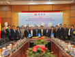 Ông Võ Khánh Hưng, Phó tổng giám đốc PVOIL, ông Hoàng Ngọc Trung, Phó tổng giám đốc PVEP, ông Nguyễn Việt Thắng, Phó tổng giám đốc BSR thực hiện nghi thức ký các thỏa thuận, hợp đồng 