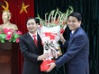 Ông Nguyễn Đức Chung, Chủ tịch UBND TP. Hà Nội trao quyết định bổ nhiệm Giám đốc Sở Kế hoạch và Đầu tư cho ông Nguyễn Văn Tứ (ảnh VP UBND)