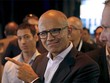 Satya Nadella nhắc lại lời bình luận của Tim Cook về thiết bị lai. Ảnh minh họa: BI