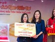 Vietjet trao tặng máy bay bằng vàng 1 kg  cho nữ hành khách may mắn