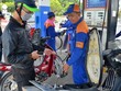 Xăng tăng 300 đồng/lít từ 15h