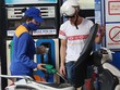 Giá xăng tăng thêm hơn 350 đồng một lít từ chiều nay. Ảnh: Ngọc Thành