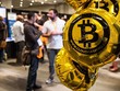 Bitcoin vẫn chưa được công nhận ở Việt Nam. Ảnh: AFP.