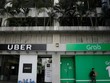 Một góc văn phòng của Uber và Grab chụp vào ngày 26/3/2018. Ảnh: Reuters.
