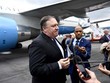 Ngoại trưởng Mỹ Mike Pompeo trả lời phóng viên trước khi lên máy bay ở Mexico City hôm 19/10. Ảnh: Reuters.