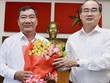 Bí thư Thành ủy TPHCM Nguyễn Thiện Nhân chúc mừng đồng chí Trần Văn Thuận giữ chức Bí thư Quận ủy Quận 2.
