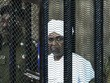 Cựu tổng thống al Bashir ngồi sau song sắt trong phiên tòa xét xử hôm 31/8. Ảnh: AFP.