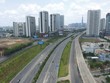 Sự phát triển của hệ thống hạ tầng kết nối đã rút ngắn đáng kể thời gian di chuyển từ trung tâm ra khu vực ngoại vi. Ảnh: Việt Dũng.