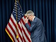 Fed hạ lãi suất về gần 0%, mua trái phiếu tới 700 tỷ USD