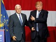 Ông Mike Pence và ông Donald Trump