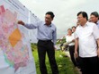 Lãnh đạo UBND tỉnh Đồng Nai báo cáo địa điểm xây dựng xây bay cho Phó Thủ tướng Trịnh Đình Dũng