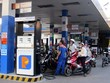 Giá xăng tăng hơn 1.600 đồng/lít từ 15h