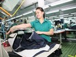 Để dệt may, da giày thoát “kiếp gia công”: Khó!