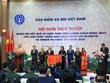 Bảo hiểm xã hội Việt Nam vinh dự được Thủ tướng Chính phủ Nguyễn Xuân Phúc cờ thi đua của Chính phủ