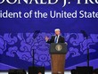 Ông Trump sử dụng hai máy nhắc chữ khi phát biểu tại APEC