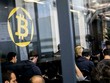 Tâm lý mua vào vẫn chi phối thị trường Bitcoin. Ảnh: Bloomberg