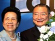 Ông Charoen Sirivadhanabakdi và vợ. Ảnh: Nikkei