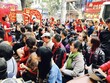 Người dân thường xếp hàng mua vàng ngày vía Thần Tài để cầu may mắn