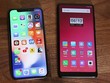 iPhone X và một mẫu smartphone Trung Quốc.