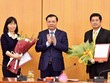 Bộ trưởng Đinh Tiến Dũng trao quyết định bổ nhiệm cho hai cán bộ Vụ Tổ chức cán bộ
