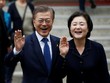 Tổng thống Hàn Quốc Moon Jae In và Đệ nhất phu nhân Kim Jung Sook (Ảnh: Reuters)