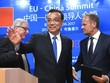 Thủ tướng Lý Khắc Cường và Chủ tịch Ủy ban Châu Âu Jean-Claude Juncker và Chủ tịch Hội đồng Châu Âu Donald Tusk tại hội nghị Trung Quốc - EU năm ngoái. Ảnh: AFP.