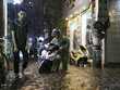Mưa lớn, nhiều phố Hà Nội biến thành sông