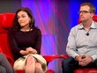 Sheryl Sandberg và Giám đốc công nghệ Facebook, Mike Schroepfer.