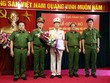 Trung tướng Trần Văn Vệ và các lãnh đạo Tổng cục Cảnh sát chúc mừng Đại tá Trần Ngọc Hà được tín nhiệm giao phó trọng trách mới, Cục trưởng Cục Cảnh sát hình sự. (Ảnh: CAND).