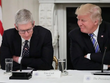 Tim Cook (bên trái) đã có cuộc gặp với Tổng thống Mỹ (bên phải) tháng trước.