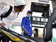 Xăng, dầu sắp phải chịu thuế bảo vệ môi trường ở mức kịch khung. Ảnh: Q.Đ.