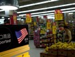 Hàng nhập khẩu của Mỹ tại một siêu thị ở Thượng Hải. Ảnh: Reuters.