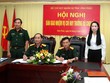 Bí  thư Tỉnh ủy Vĩnh Phúc Hoàng Thị Thúy Lan và Thiếu tướng Phùng Sĩ Tấn, Tư lệnh Quân khu II chứng kiến lễ ký biên bản bàn giao. Ảnh VPTV