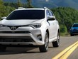 Toyota RAV4 2019 lăn bánh trên đường ở Mỹ. Mẫu xe này vượt Nissan X-Trail dẫn đầu doanh số phân khúc SUV nói chung trên thế giới. Ảnh: 2019suvs. 
