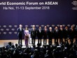 Các nhà lãnh đạo dự Diễn đàn Kinh tế Thế giới về ASEAN tại Hà Nội (Ảnh: Reuters)